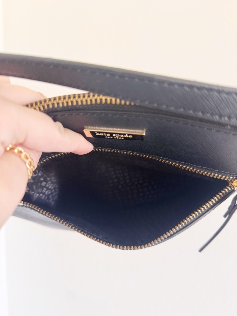 Kate Spade Black Crossbody Shoulder Bag with Front Zip Pocket - Picture 4 of 7